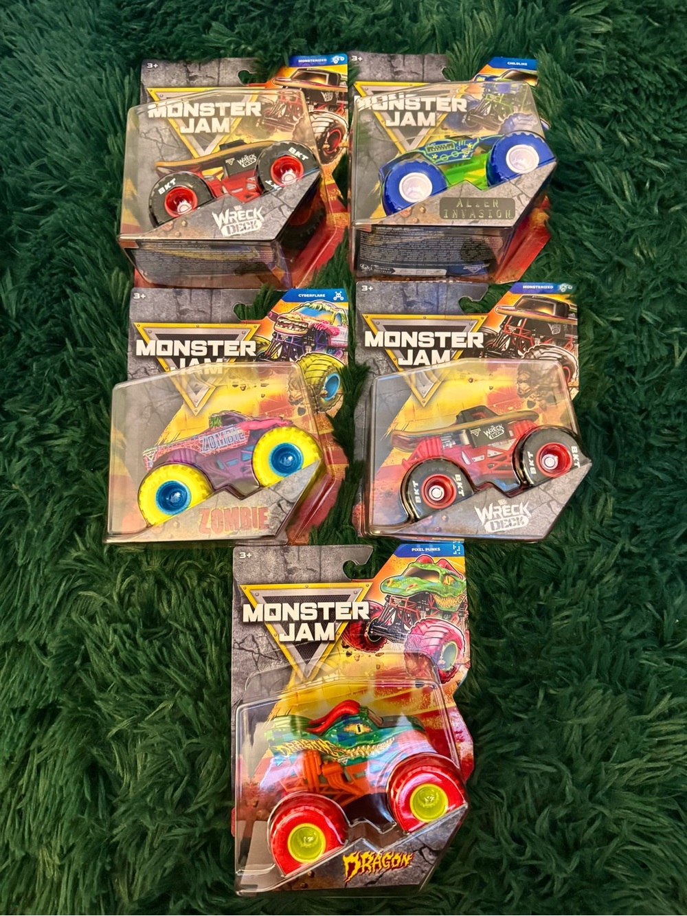 5 Monster Jam Trucks CHASE Lot